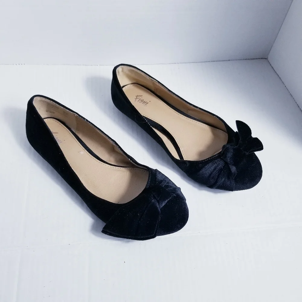 FIONI BLACK VELVET FLATS SIZE 7 WIDE